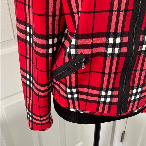 Cartise Red and Black Tartan Cropped Jacket with Zipper - Picture 8 of 10